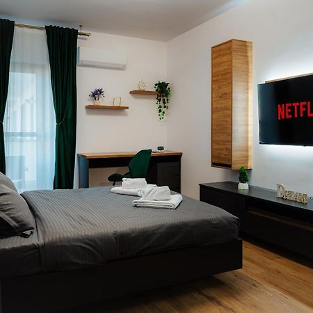 New Luxury City Center Studio Bukares Bagian luar foto