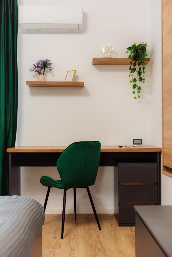 New Luxury City Center Studio Bukares Bagian luar foto