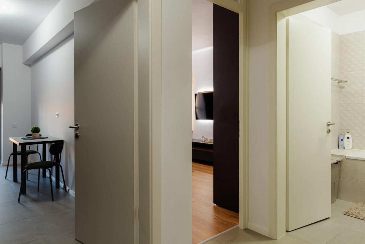New Luxury City Center Studio Bukares Bagian luar foto
