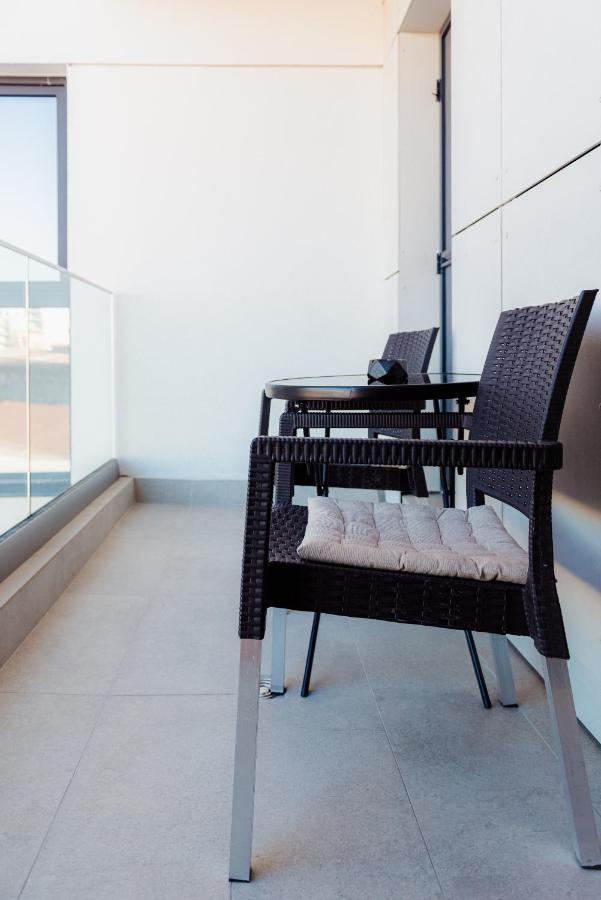 New Luxury City Center Studio Bukares Bagian luar foto