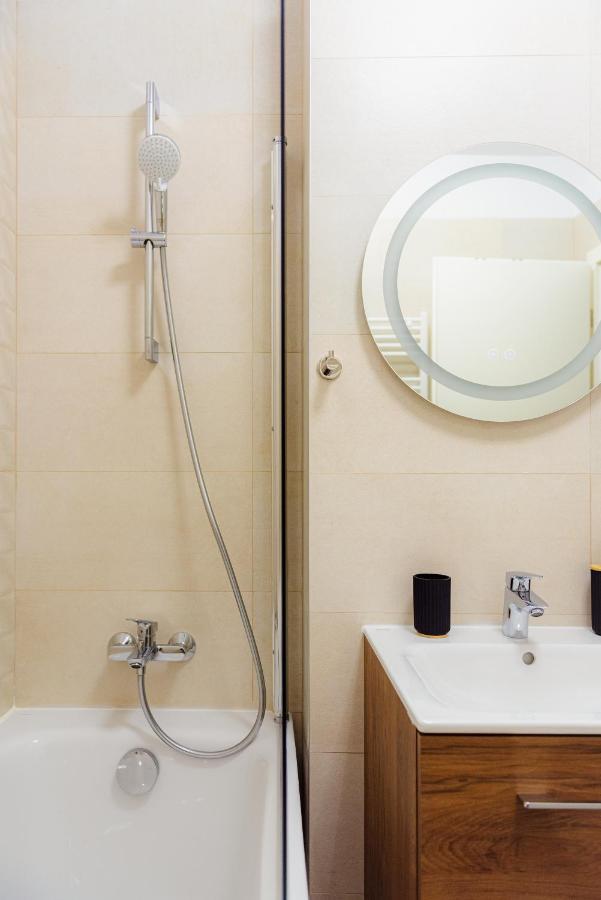 New Luxury City Center Studio Bukares Bagian luar foto