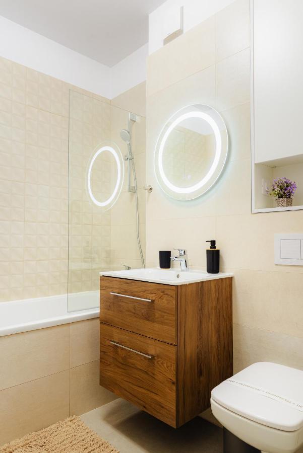 New Luxury City Center Studio Bukares Bagian luar foto